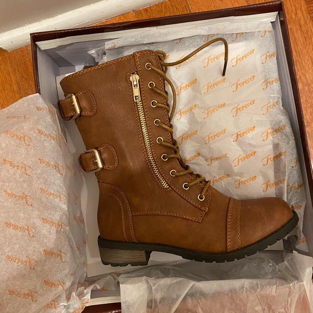Combat boots